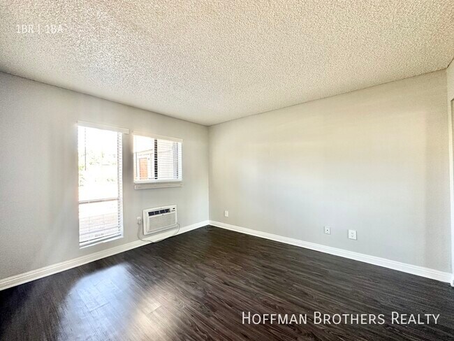 Foto del edificio - 1318 N Mansfield Ave Los Angeles, CA 90038