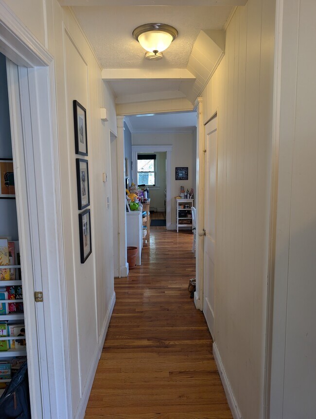 Building Photo - 9 Derne St