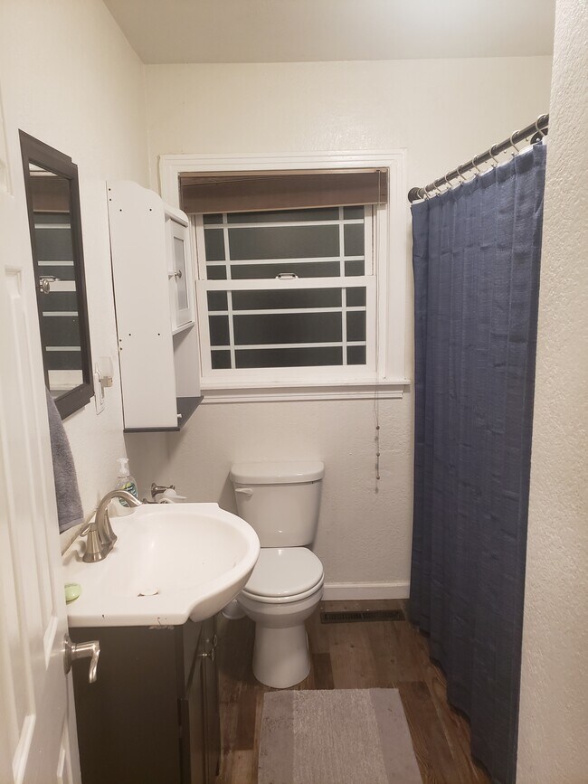 Foto del edificio - 225 S Bailey St