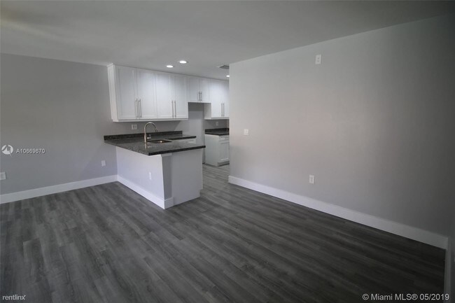 Building Photo - 2 br, 2 bath Condo - 467 NW 100th Pl