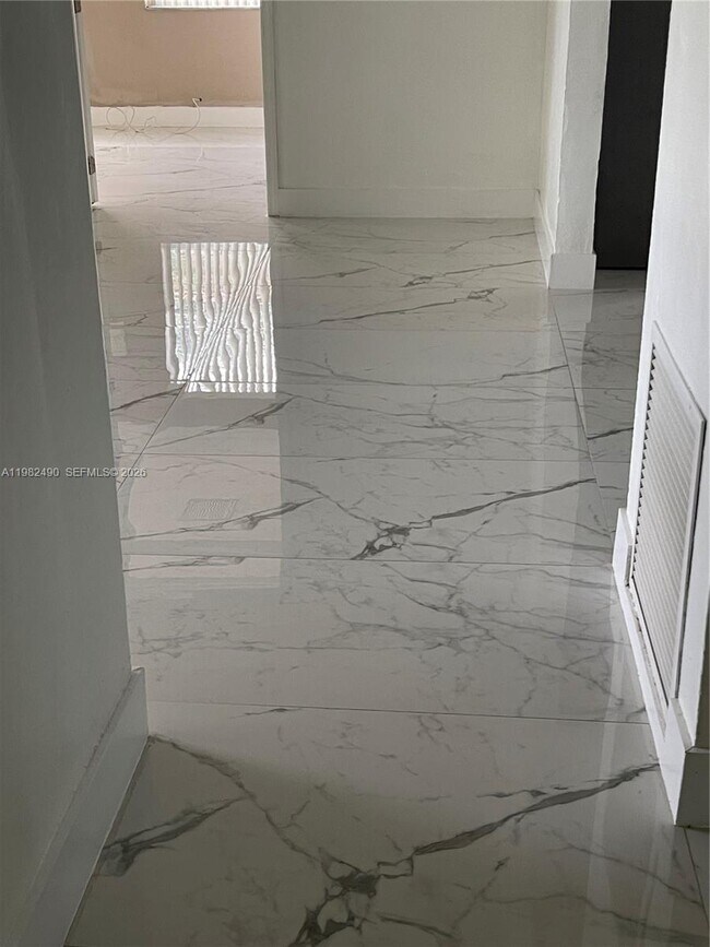 Foto del edificio - 881 NE 156th Terrace