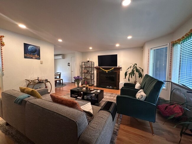 Building Photo - Wonderful Two-Story Seattle House ready to...