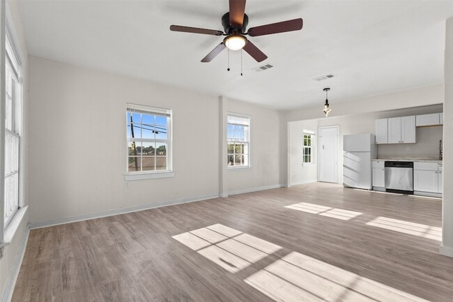 Building Photo - 838 Dalworth St