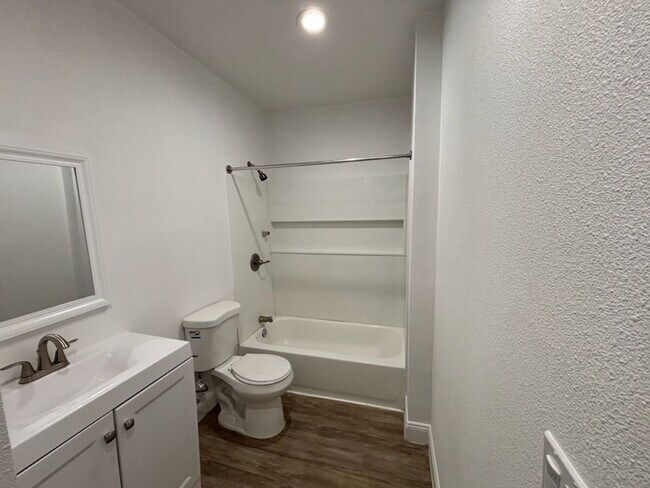 Foto del edificio - 5704 Wisteria Dr
