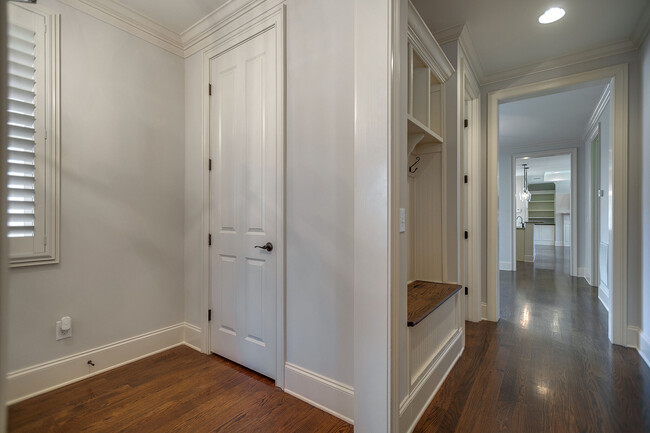 Foto del edificio - 1167 Westhaven Blvd