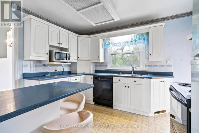 Building Photo - 18 Brookdale Ave