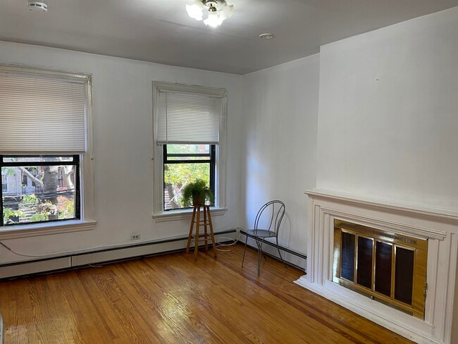 Building Photo - 643 Jersey Ave
