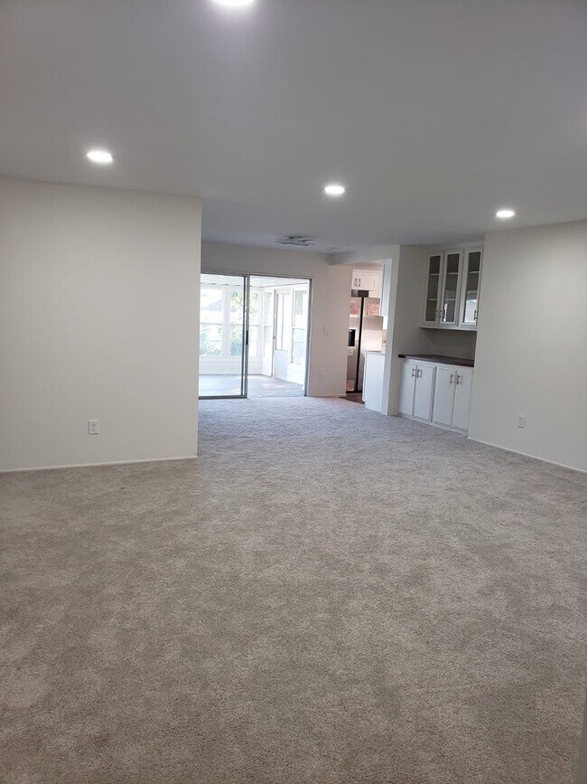 Building Photo - 1907 Clover Way