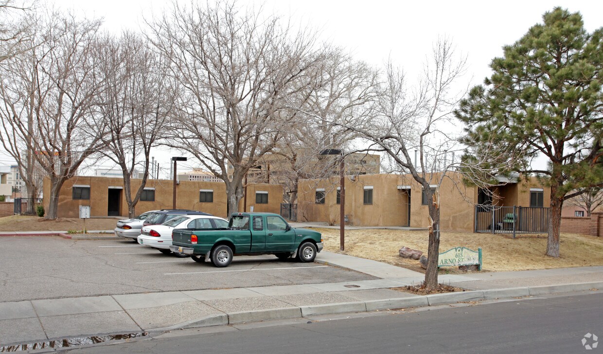 Foto principal - 615 Arno St NE
