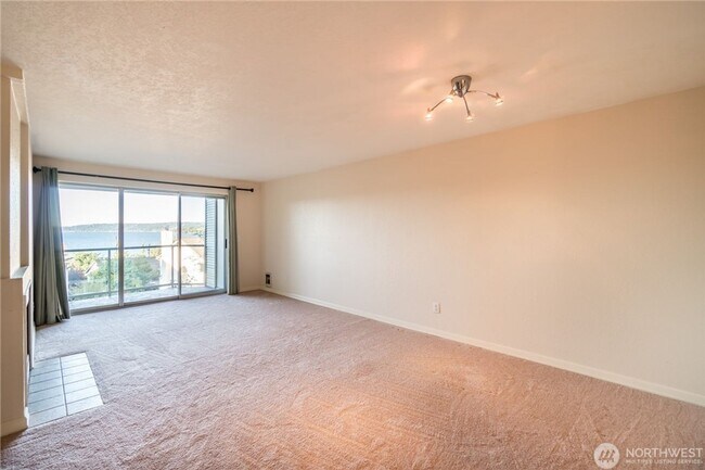 Foto del edificio - Lake Sammamish View Condo For Lease