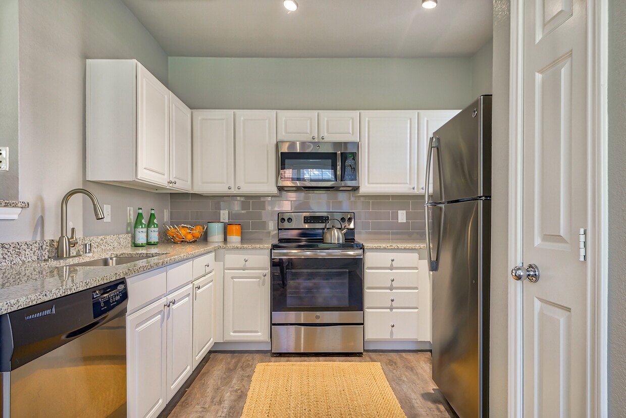 Windsor Westbridge Apartments 2300 Marsh Ln Carrollton, TX