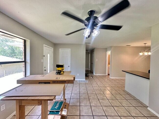 Foto del edificio - Available Now! Newly Updated 3 Bedroom 2 B...