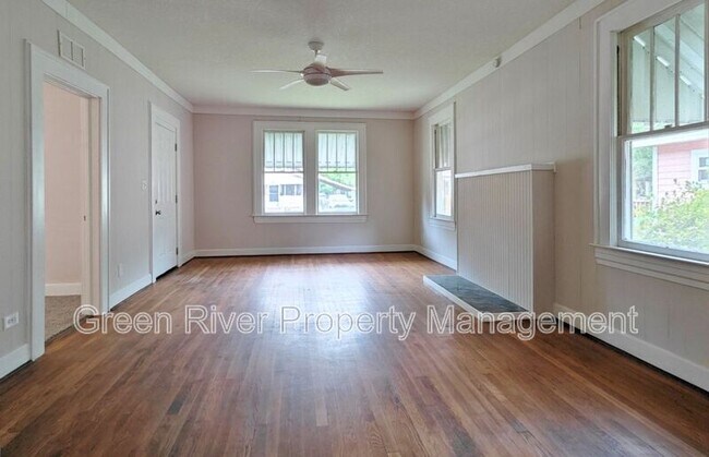 Building Photo - 643 Linwood Ave