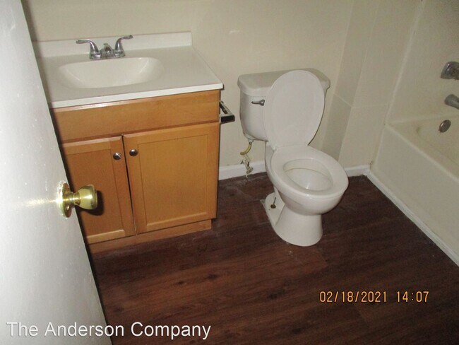 Building Photo - 3 br, 1.5 bath House - 2310 Beachview Dr.