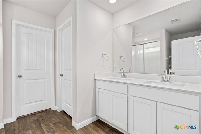 Foto del edificio - 1421 Havelock Wy