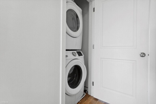 Foto del edificio - 2 br, 1 bath Duplex - 1247 N 28TH ST Unit 1