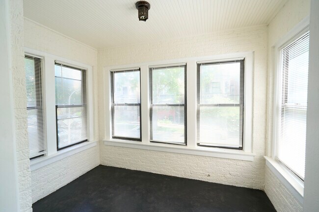 Foto del edificio - 6142 S Rhodes Ave