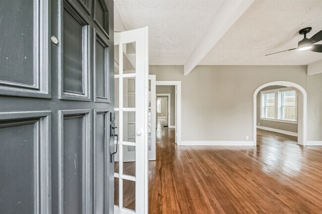 Foto del edificio - 2606 Oakdale St