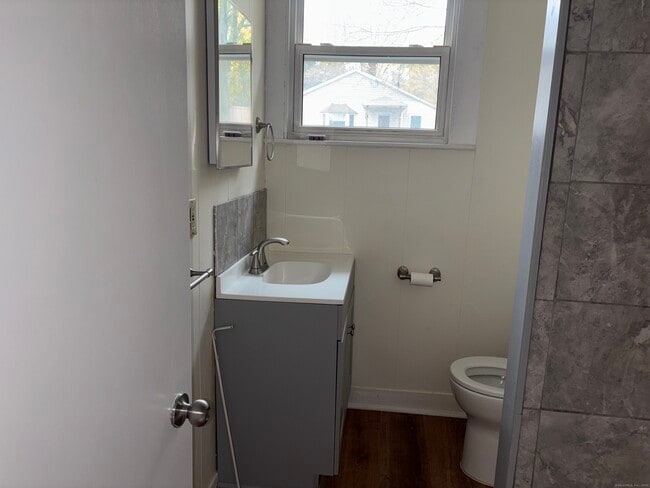 Building Photo - 49 N Harbor St