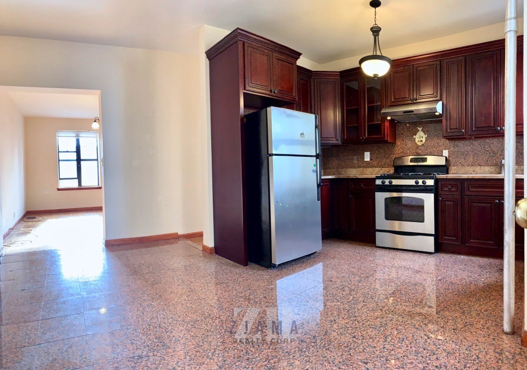 Primary Photo - 285 St Johns Pl