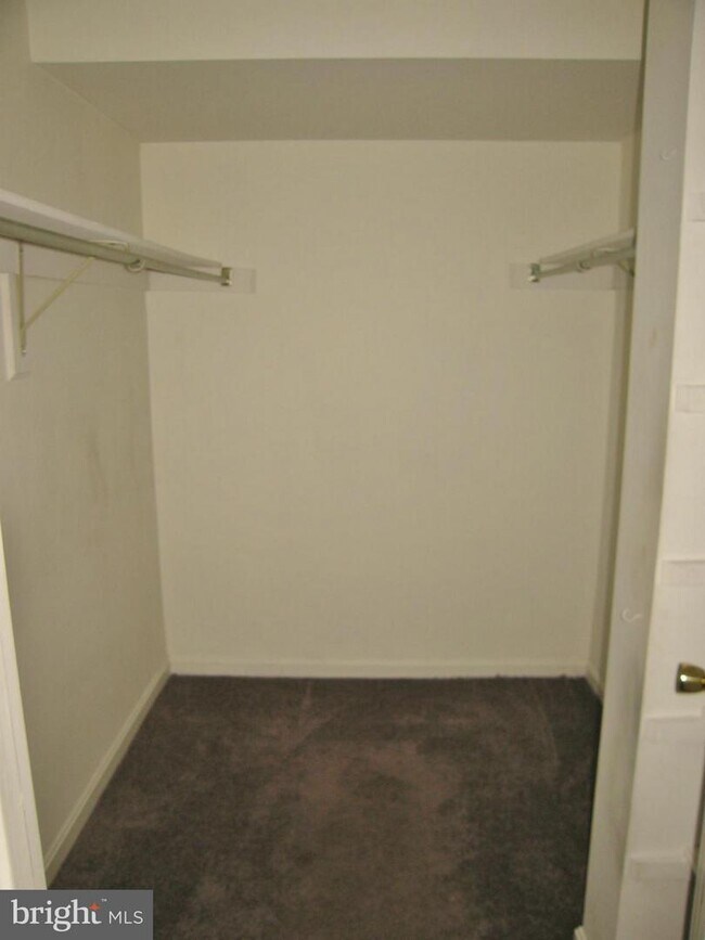 Building Photo - 5704 Shadwell Ct