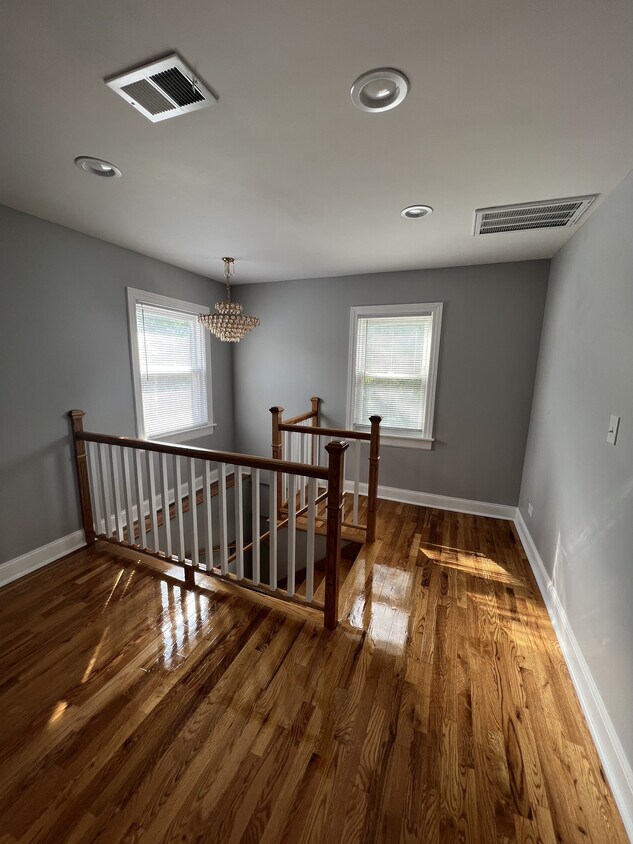 Primary Photo - 3453 N Narragansett Ave