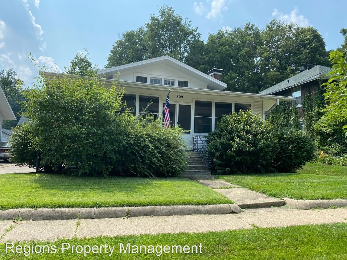 2 br, 1 bath House 809 South Fell Avenue House Rental in Normal, IL