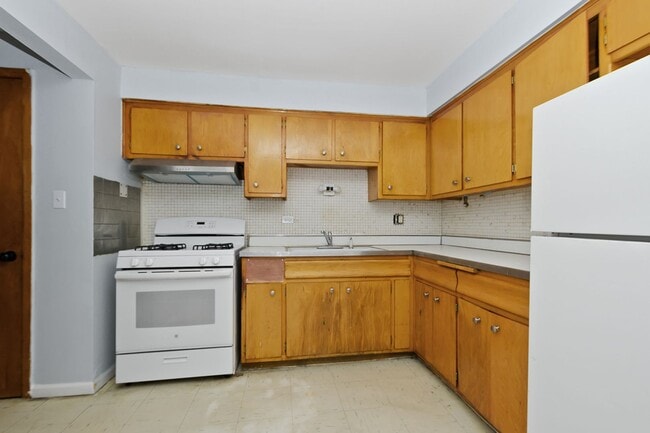 Interior Photo - 9017-25 S Cottage Grove