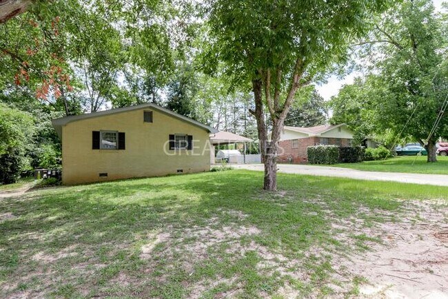 Building Photo - HOLIDAY SPECIAL! SIGN A LEASE BY NOVEMBER ...