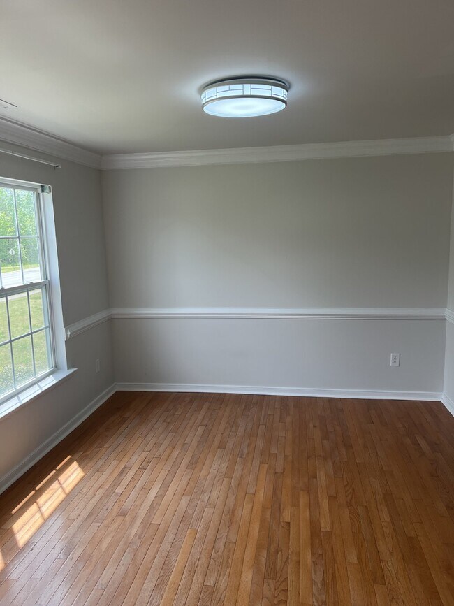 Foto del edificio - Spacious 6-Bedroom Home with 3 Bathrooms i...
