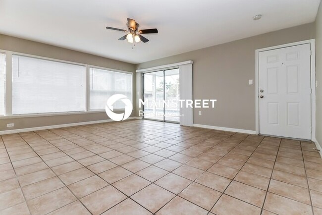 Building Photo - 2 Bedroom Pet-Friendly Home in Fort Myers,...