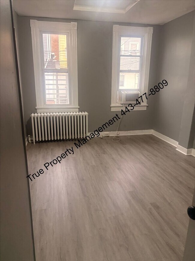 Building Photo - 501 N Streeper St
