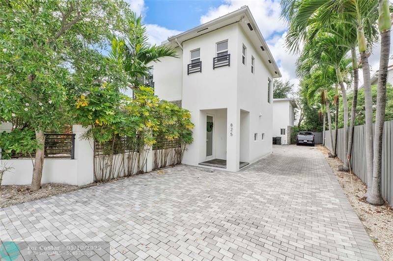 Foto principal - 825 NE 17th Way