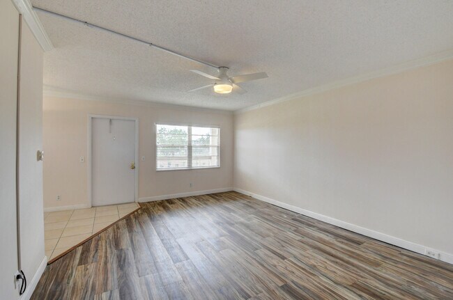 Building Photo - 70 Mansfield B