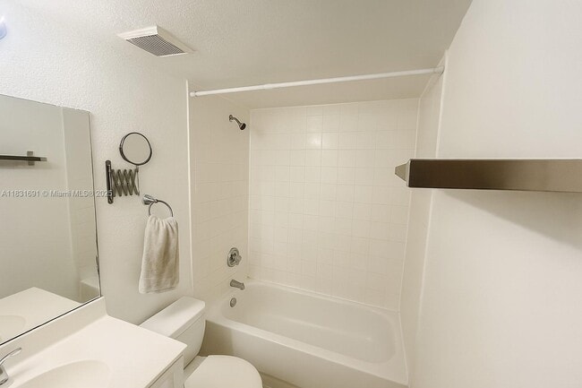 Foto del edificio - 5122 NW 79th Ave
