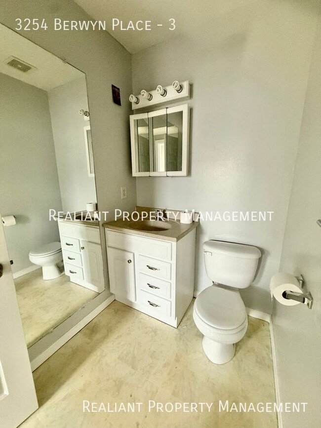 Foto del edificio - 3254 Berwyn Pl