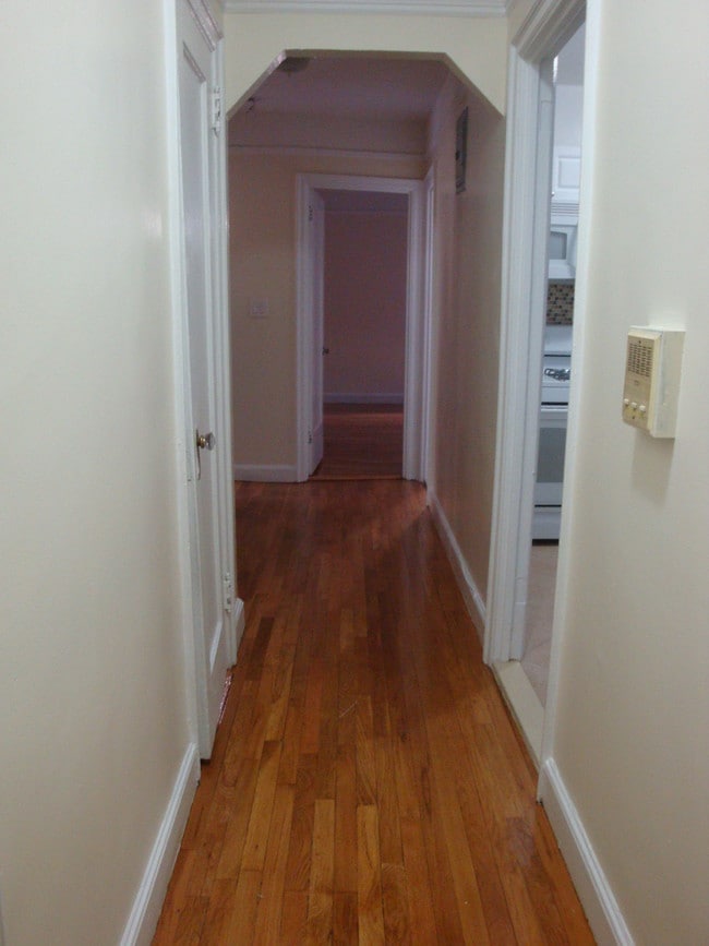 Building Photo - 36 Ellwood St