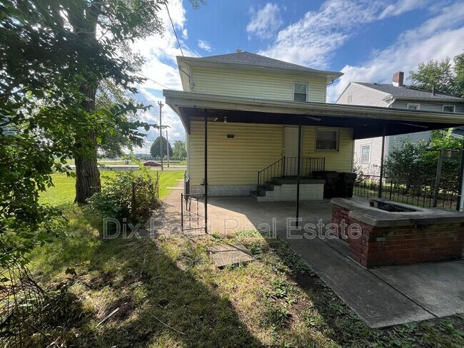Foto del edificio - 1221 Woodside Blvd