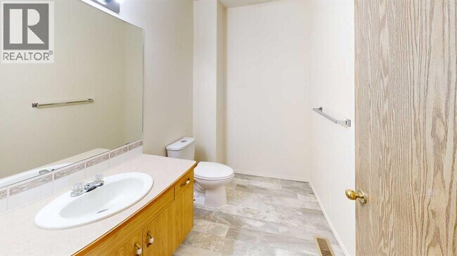 Building Photo - 236 St James Blvd N