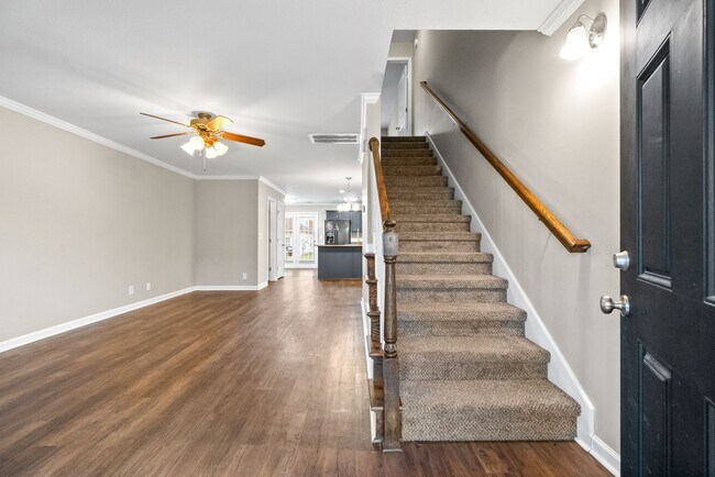 Foto del edificio - Updated Townhome near Tennova Hospital