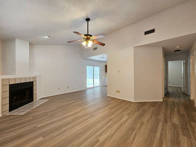 Building Photo - 2209 Dickens Dr