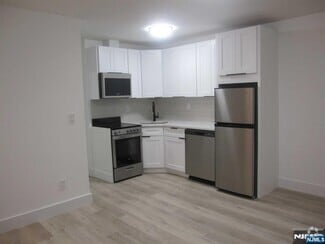 Building Photo - 119 1st St