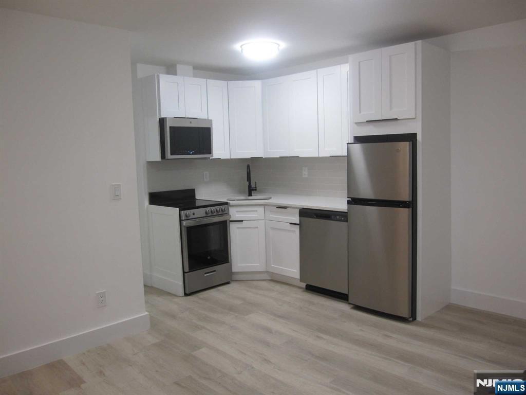 Primary Photo - 119 1st St