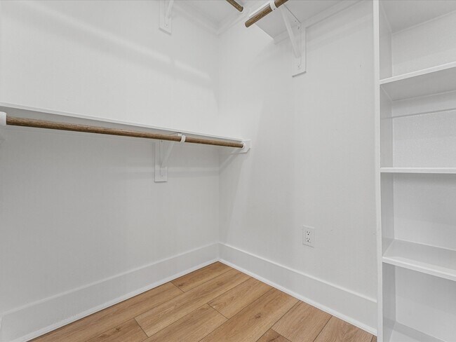 Foto del edificio - 8318 Williamsdell St