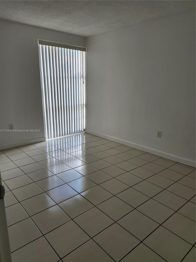 Foto del edificio - 2 bedroom in Sunny Isles Beach FL 33160