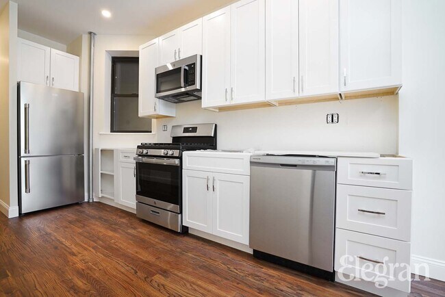Foto del edificio - 504 E 118th St