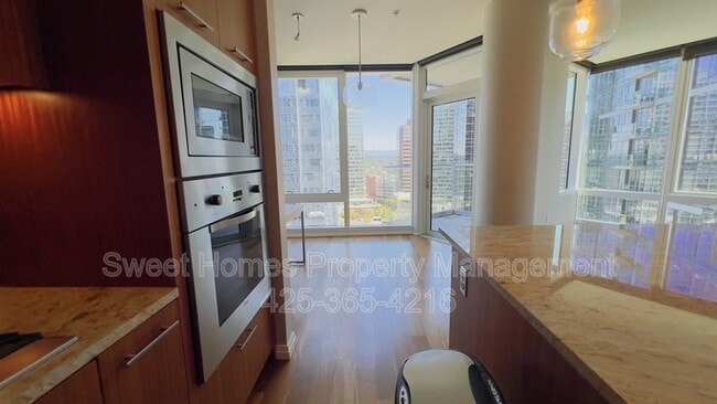 Foto del edificio - 500 106th Ave NE