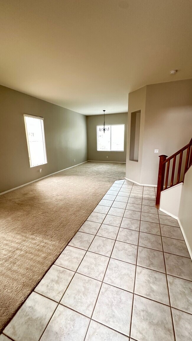 Building Photo - Ahwatukee Home With Pool Service & Landsca...