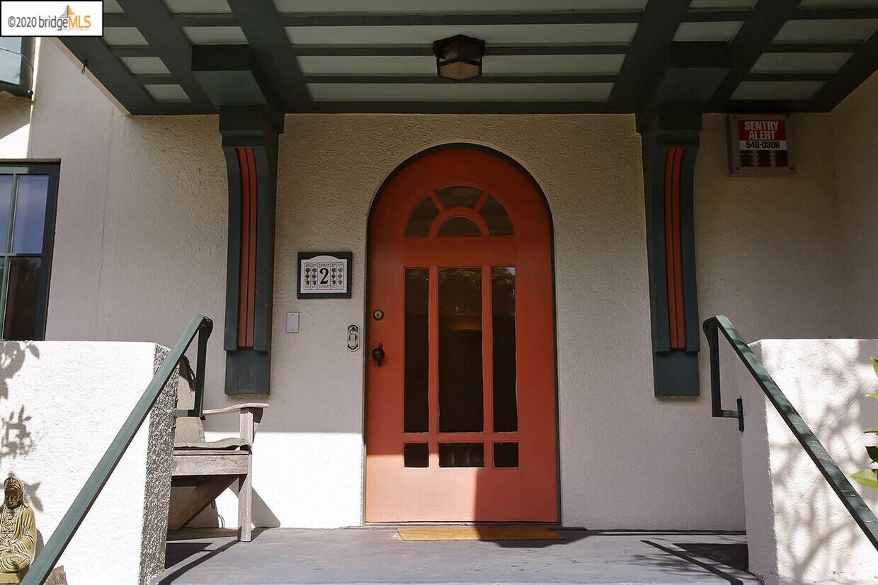 Primary Photo - 1010 Cragmont Ave