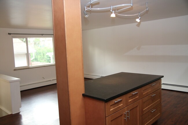 Building Photo - 10341